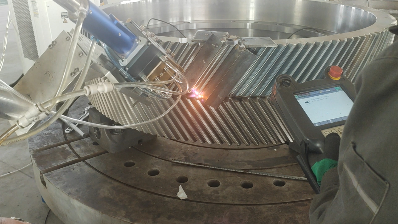 大型齒輪激光淬火修復加工